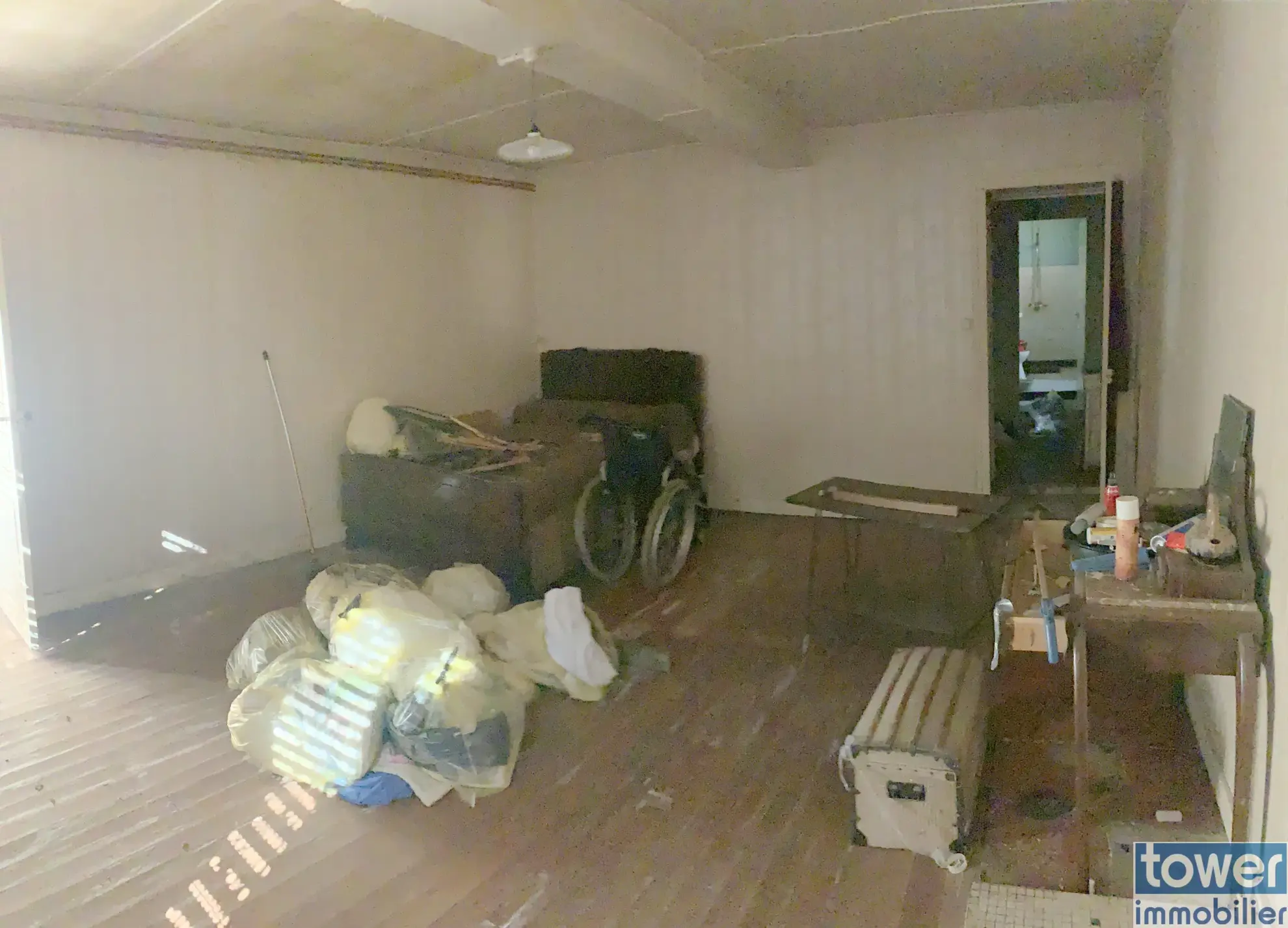 Maison à rénover de 100 m² avec dépendances sur 3000 m² à Cresse 