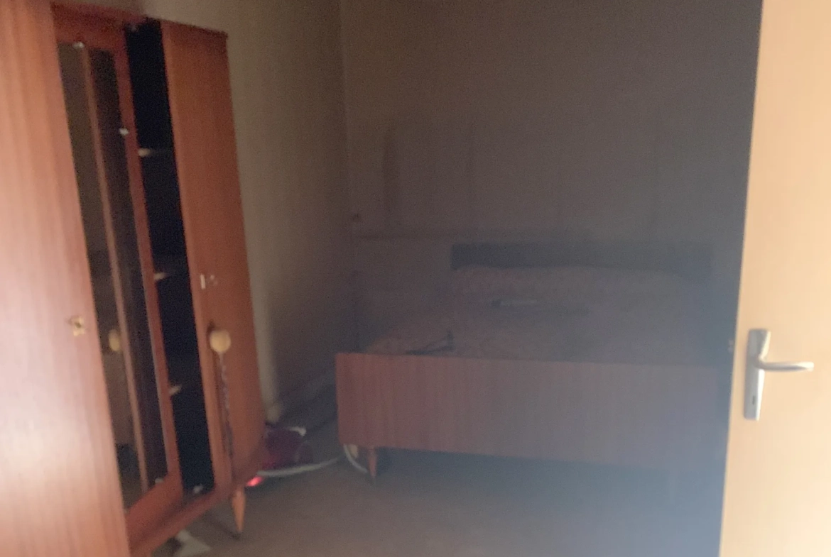 Maison à rénover de 100 m² avec dépendances sur 3000 m² à Cresse 