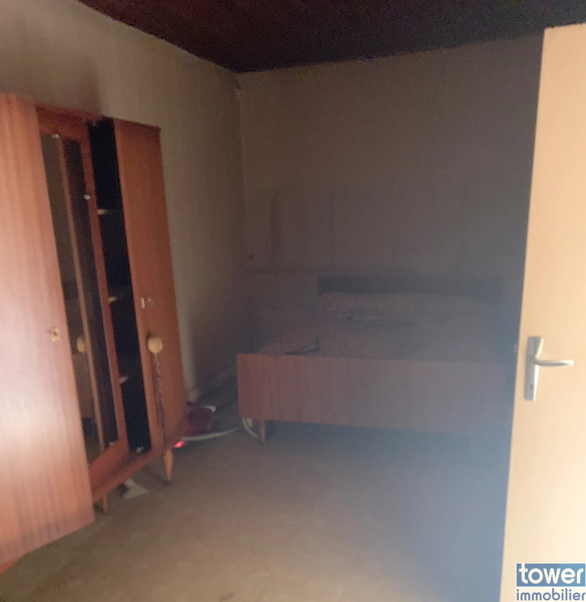 Maison à rénover de 100 m² avec dépendances sur 3000 m² à Cresse 