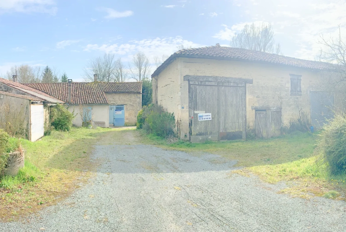 Maison à rénover de 100 m² avec dépendances sur 3000 m² à Cresse 