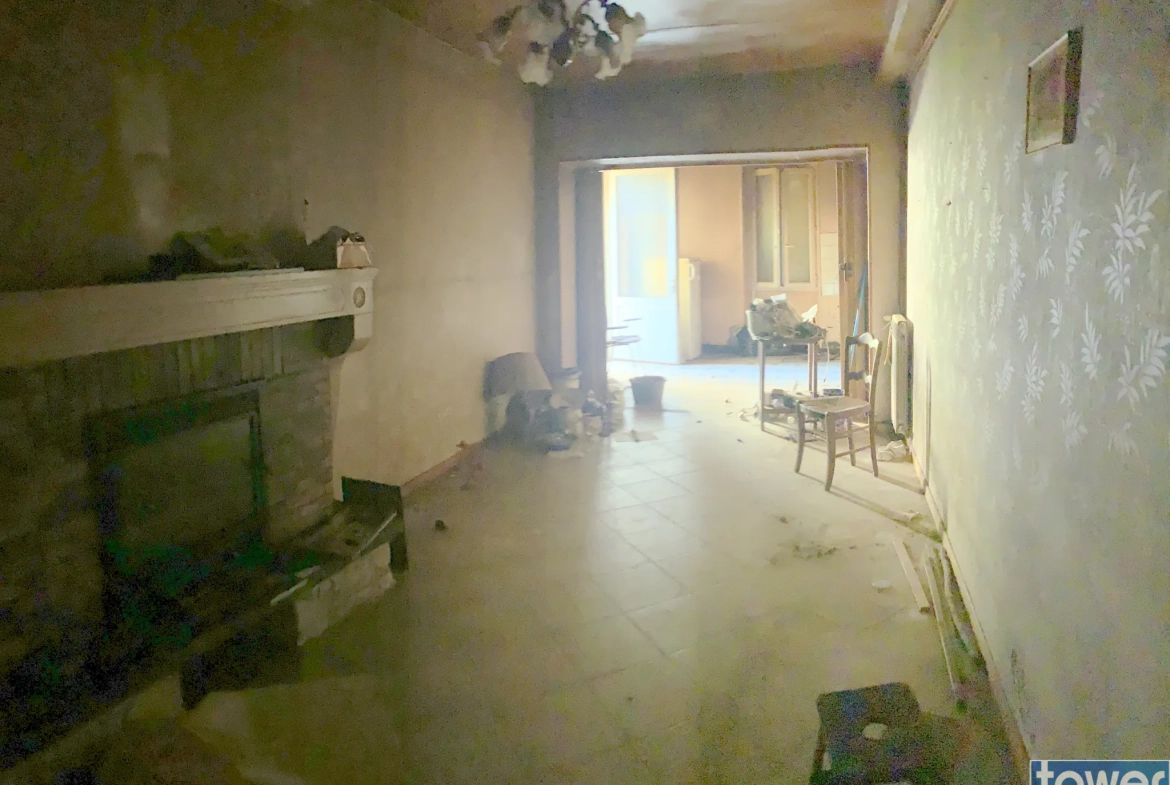 Maison à rénover de 100 m² avec dépendances sur 3000 m² à Cresse 