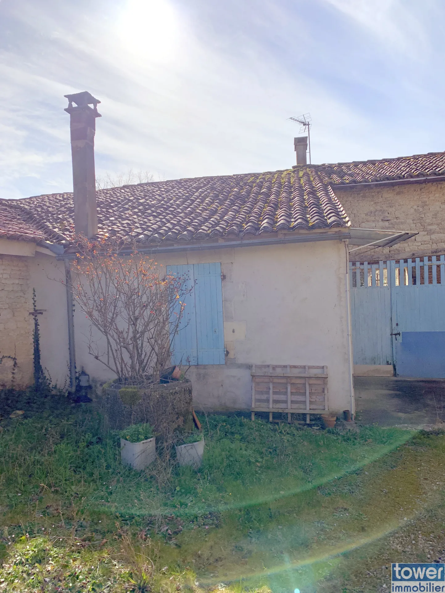 Maison à rénover de 100 m² avec dépendances sur 3000 m² à Cresse 
