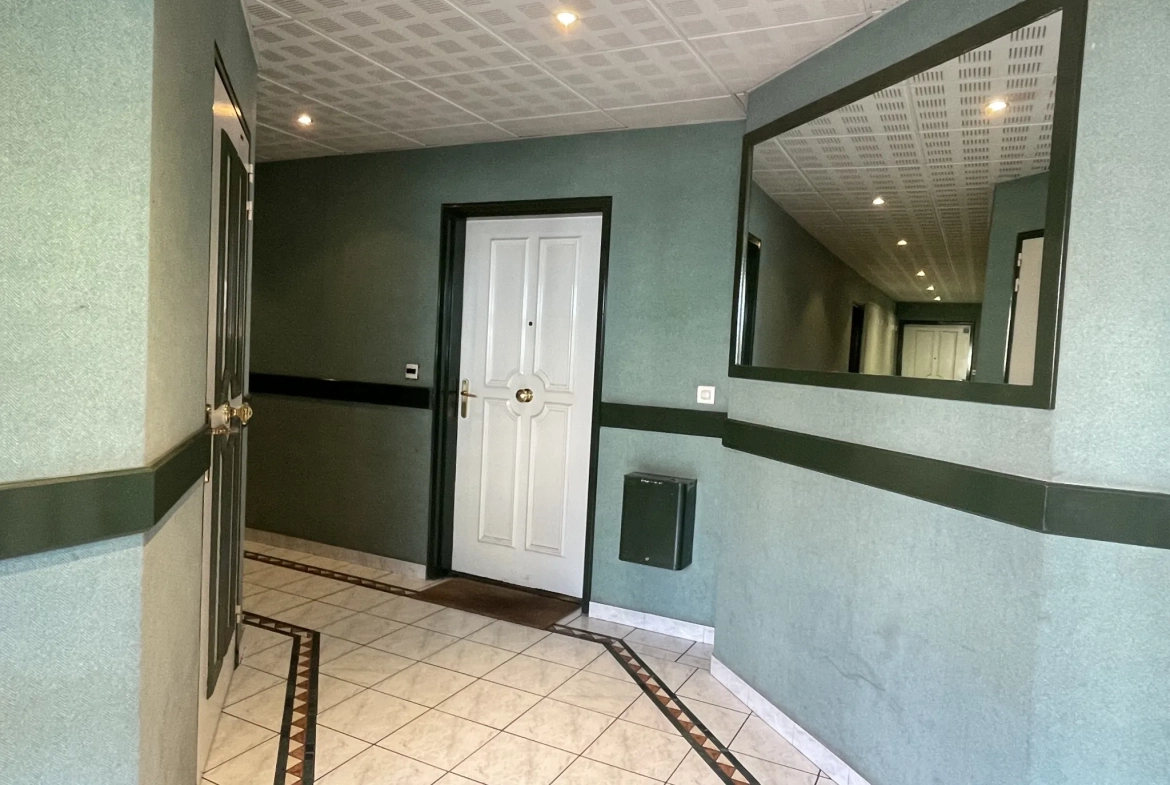 Appartement T3 à Craponne Centre avec balcon, cave et garage, idéalement situé 