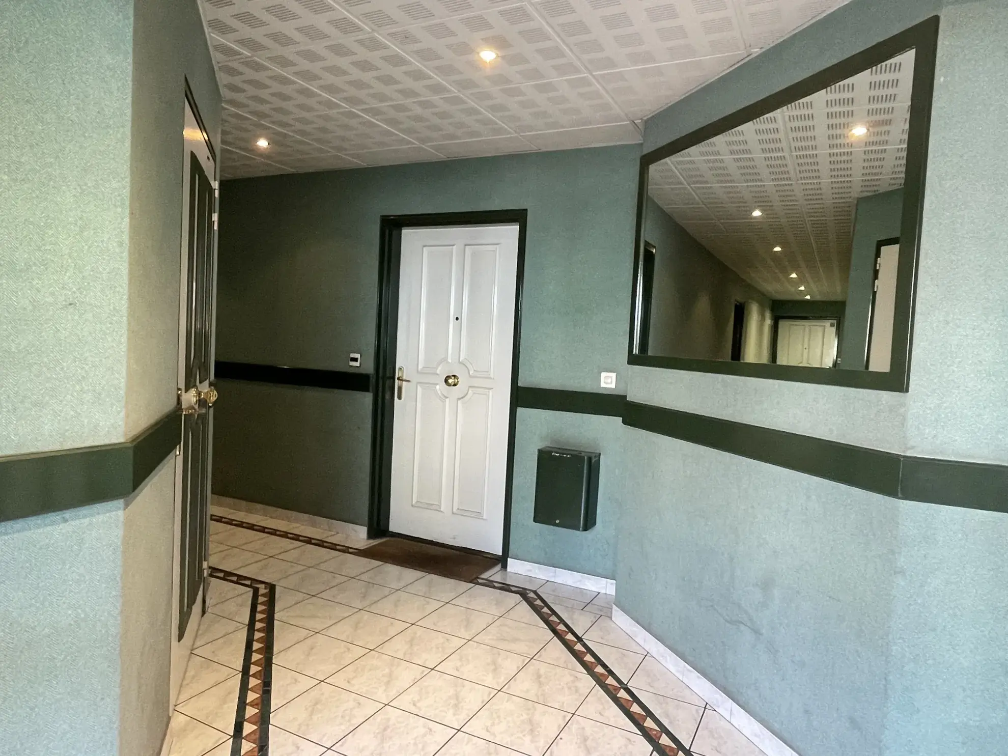 Appartement T3 à Craponne Centre avec balcon, cave et garage, idéalement situé 