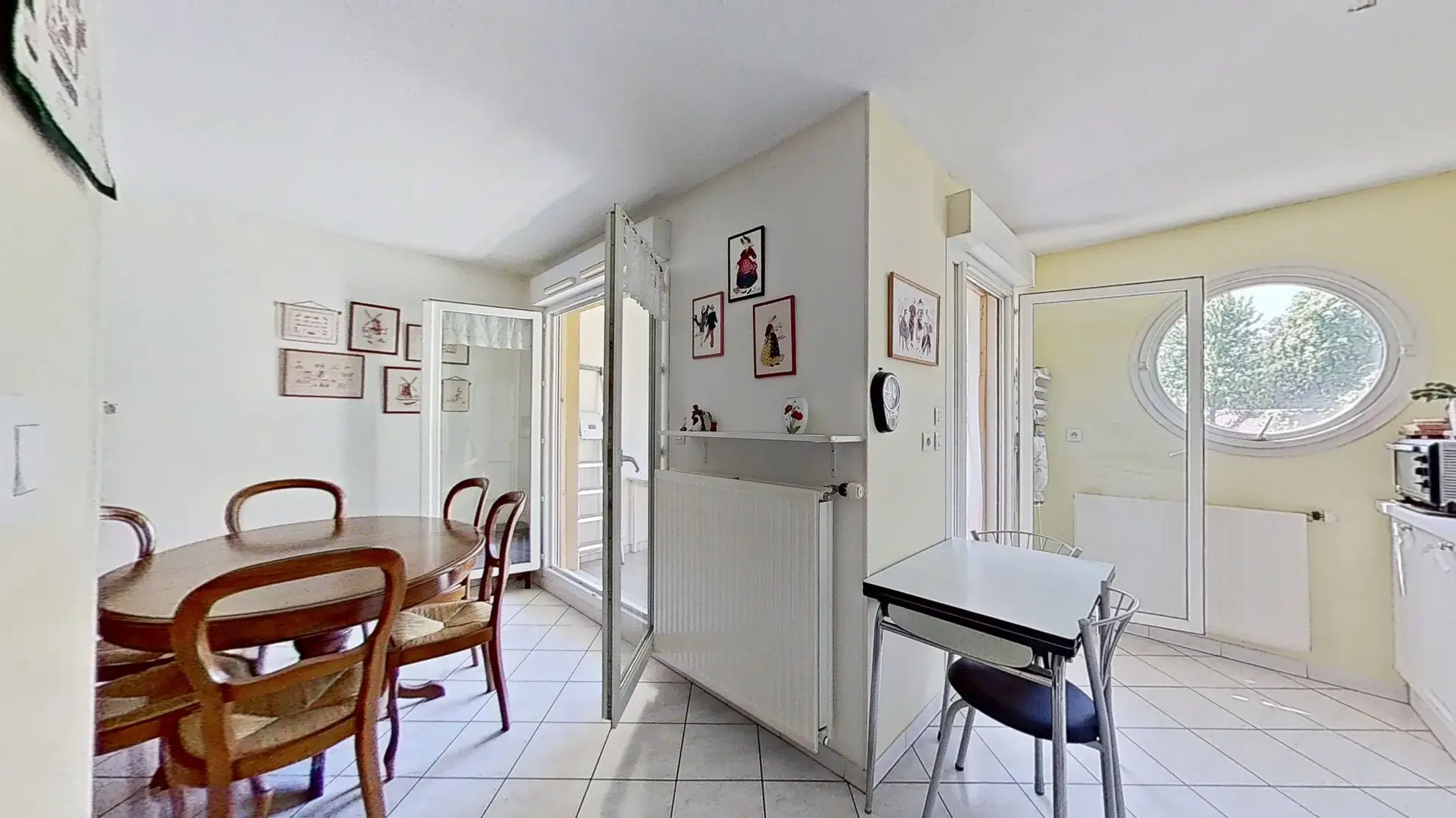 Appartement T3 à Craponne Centre avec balcon, cave et garage, idéalement situé 