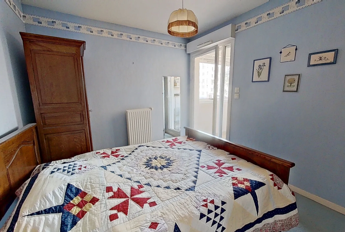 Appartement T3 à Craponne Centre avec balcon, cave et garage, idéalement situé 