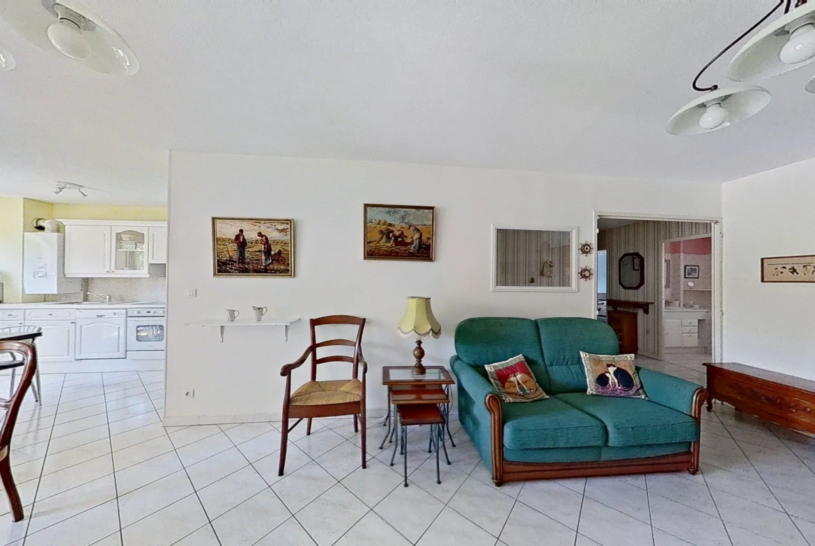 Appartement T3 à Craponne Centre avec balcon, cave et garage, idéalement situé 
