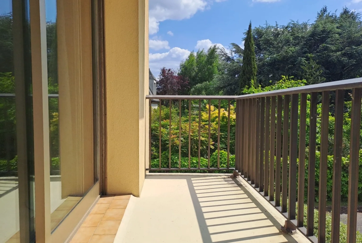 Bel appartement 2 pièces avec balcon à Rambouillet au centre-ville 