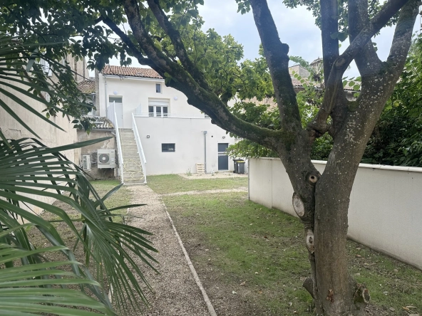 Appartement rénové avec terrasse et box à Marmande - Centre-ville