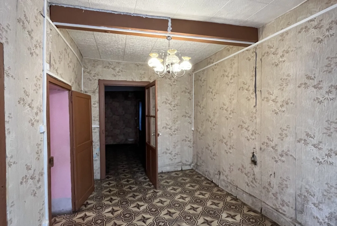 Maison de village à rénover à Gignac avec caves et terrasse - 95 m² 