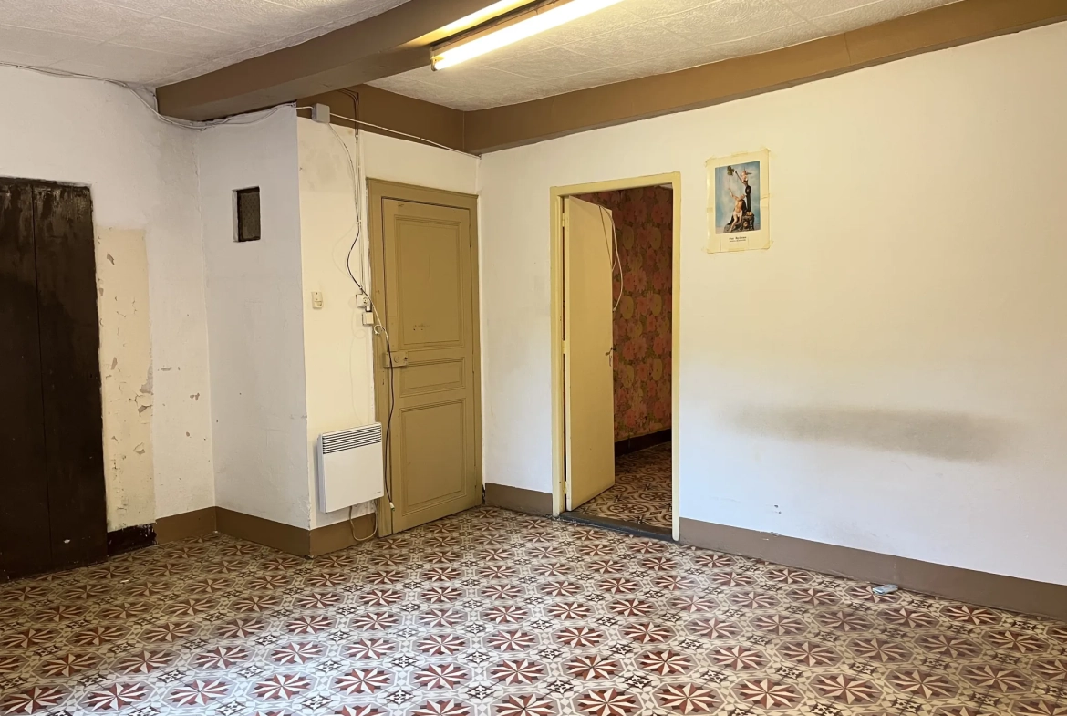 Maison de village à rénover à Gignac avec caves et terrasse - 95 m² 