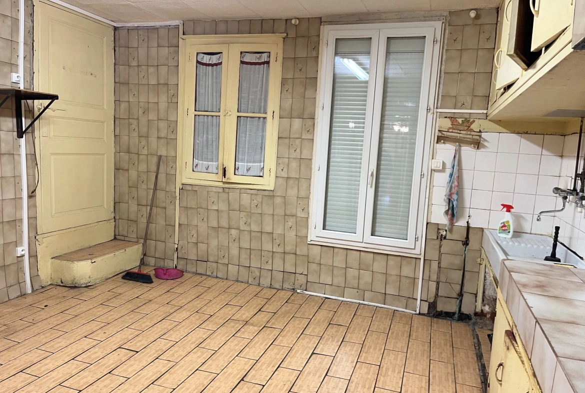 Maison de village à rénover à Gignac avec caves et terrasse - 95 m² 