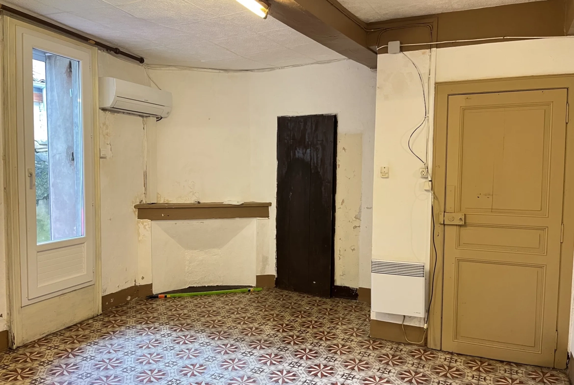 Maison de village à rénover à Gignac avec caves et terrasse - 95 m² 
