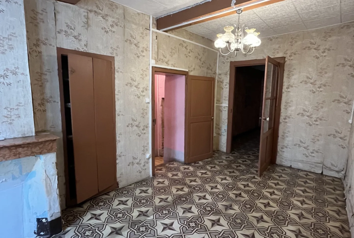 Maison de village à rénover à Gignac avec caves et terrasse - 95 m² 