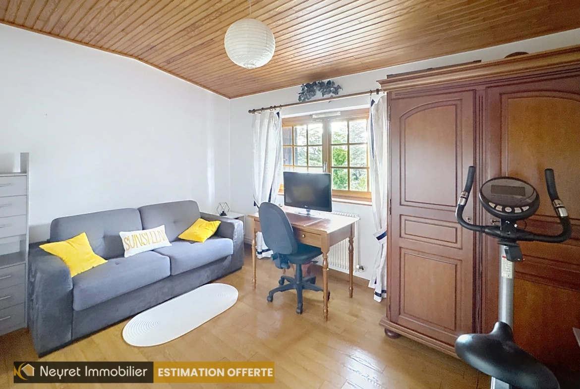 Maison ancienne de 125 m² avec jardin et garage à Saint-Étienne 
