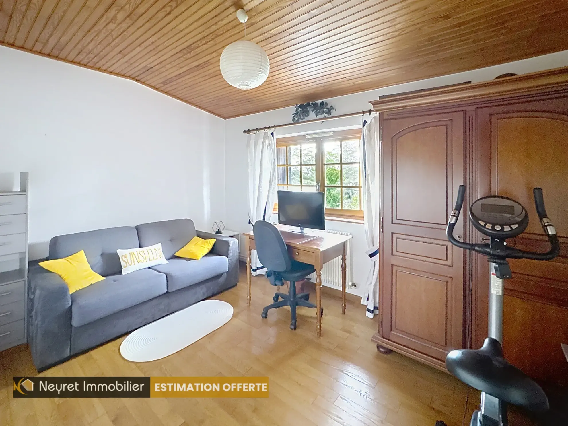 Maison ancienne de 125 m² avec jardin et garage à Saint-Étienne 