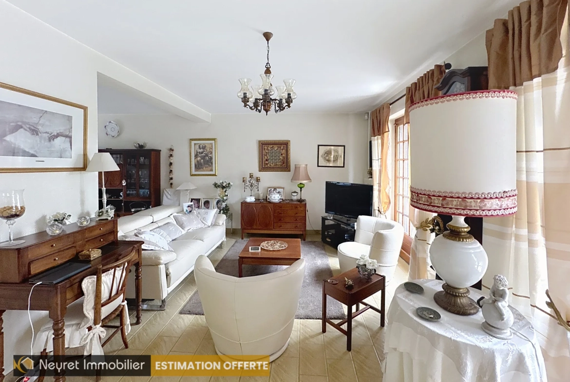 Maison ancienne de 125 m² avec jardin et garage à Saint-Étienne 
