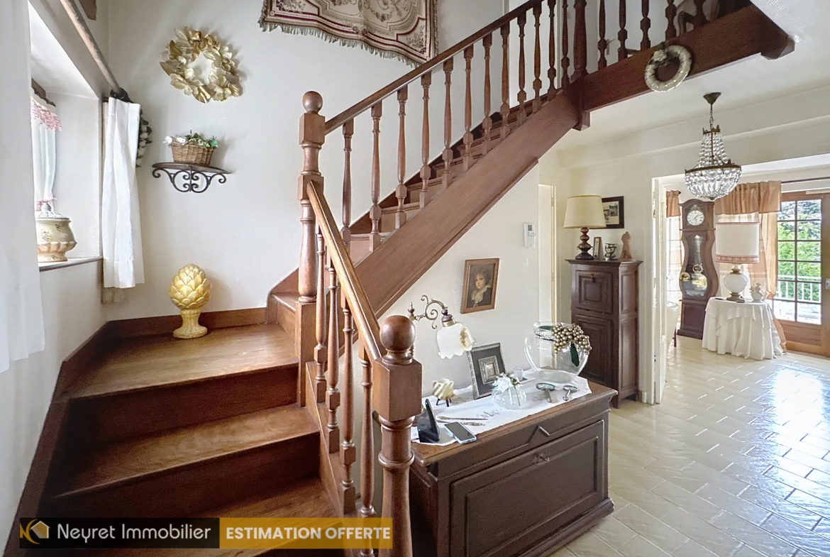 Maison ancienne de 125 m² avec jardin et garage à Saint-Étienne 