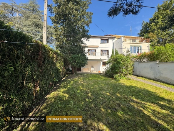Maison ancienne de 125 m² avec jardin et garage à Saint-Étienne