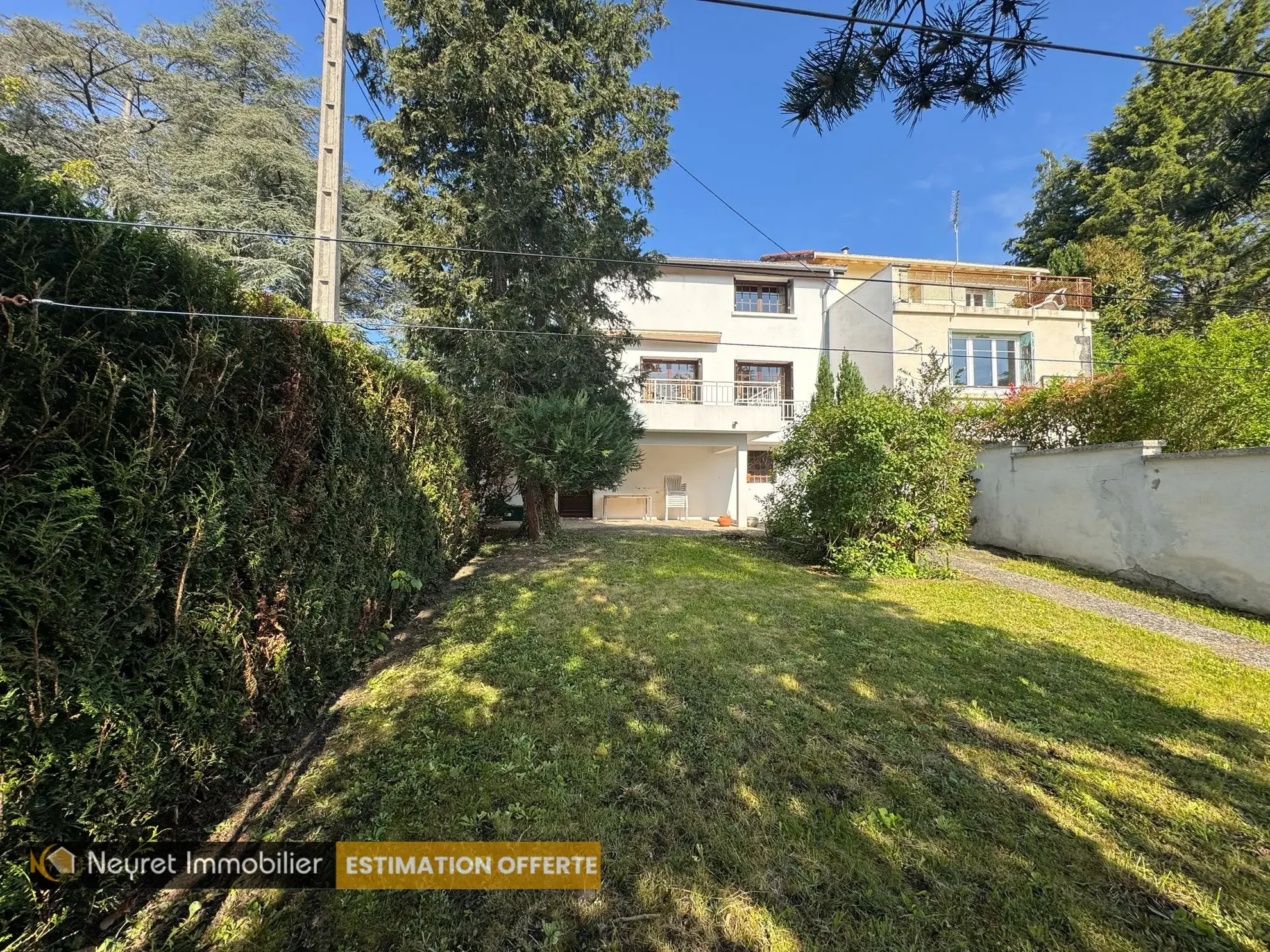Maison ancienne de 125 m² avec jardin et garage à Saint-Étienne 