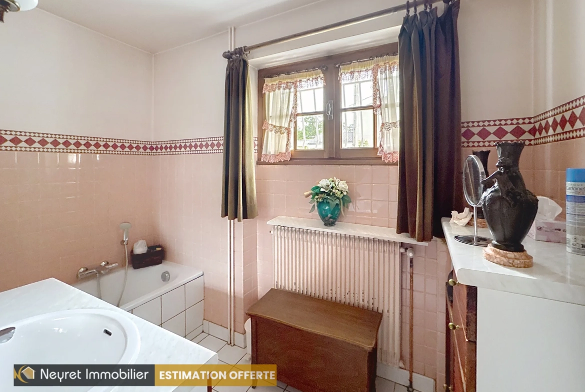 Maison ancienne de 125 m² avec jardin et garage à Saint-Étienne 