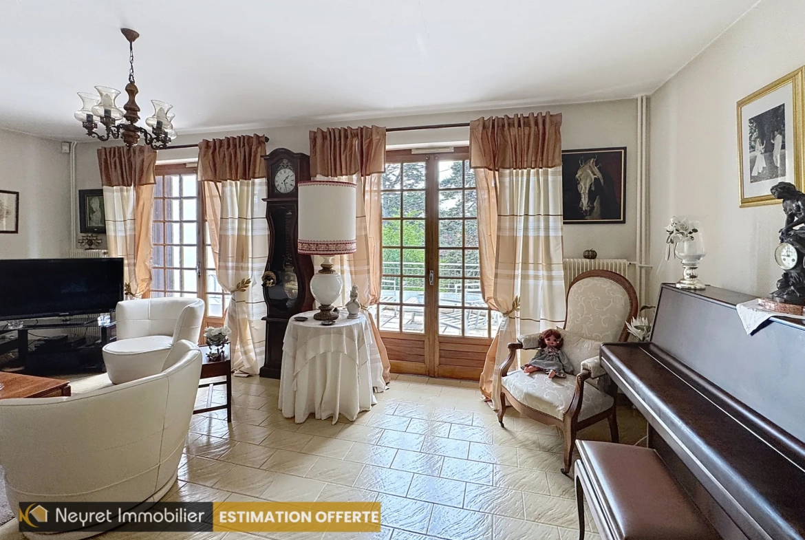 Maison ancienne de 125 m² avec jardin et garage à Saint-Étienne 