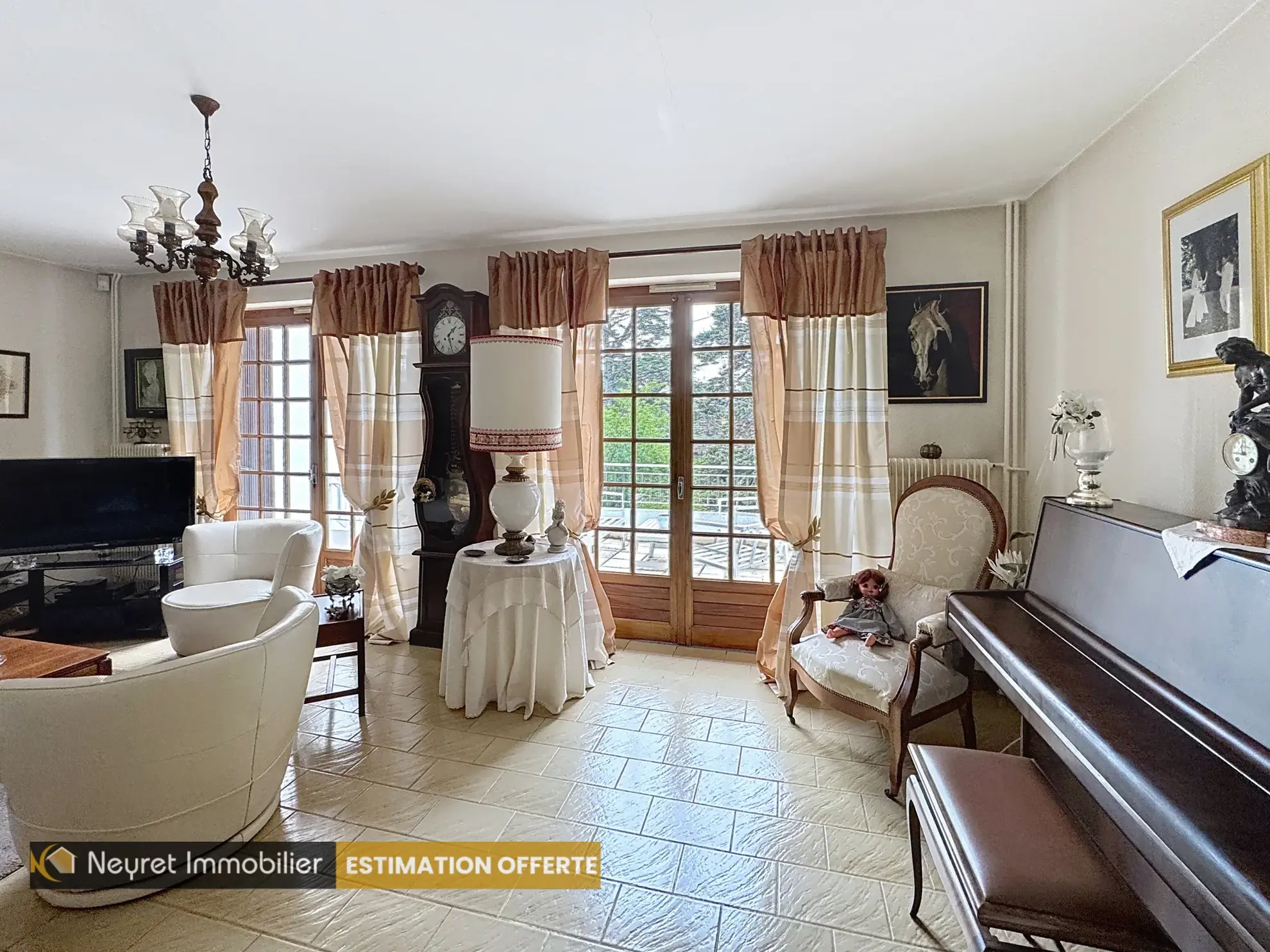 Maison ancienne de 125 m² avec jardin et garage à Saint-Étienne 