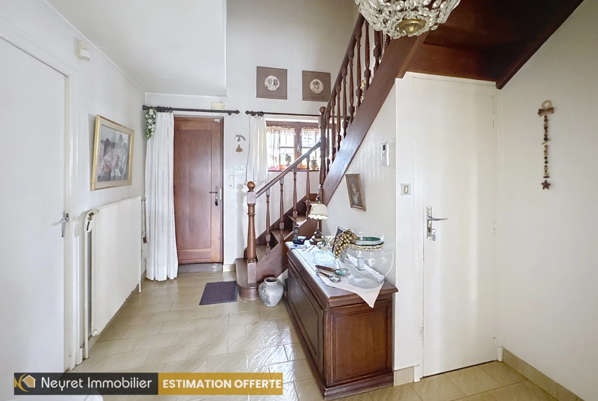 Maison ancienne de 125 m² avec jardin et garage à Saint-Étienne 