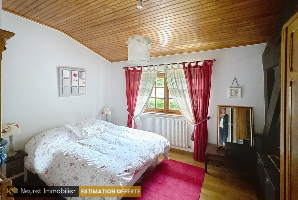 Maison ancienne de 125 m² avec jardin et garage à Saint-Étienne 