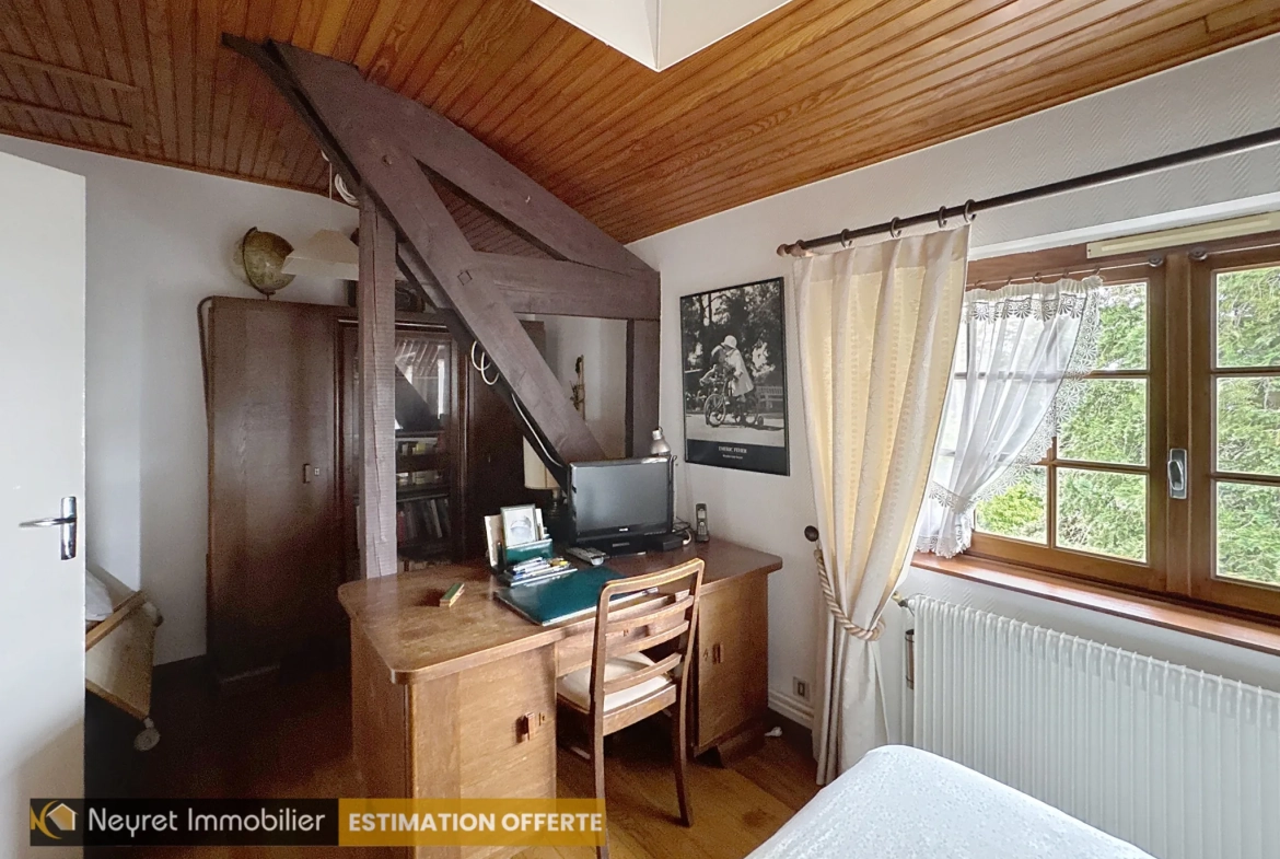 Maison ancienne de 125 m² avec jardin et garage à Saint-Étienne 