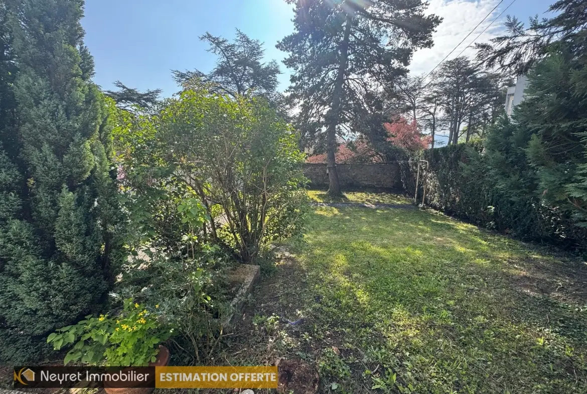 Maison ancienne de 125 m² avec jardin et garage à Saint-Étienne 