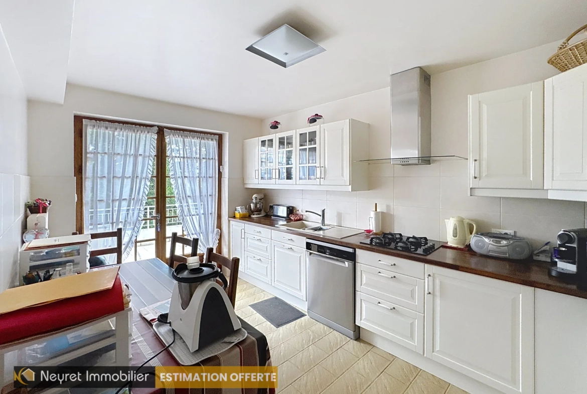 Maison ancienne de 125 m² avec jardin et garage à Saint-Étienne 