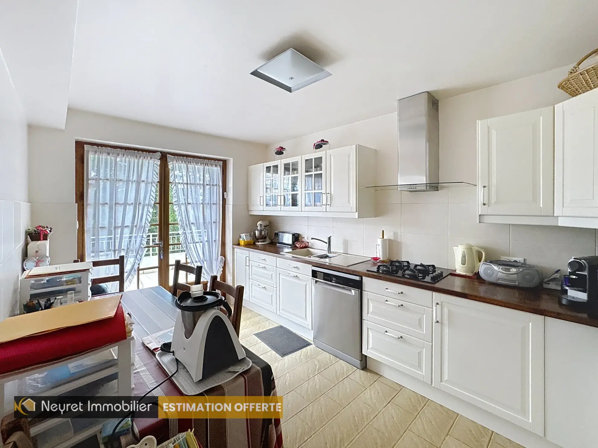 Maison ancienne de 125 m² avec jardin et garage à Saint-Étienne 