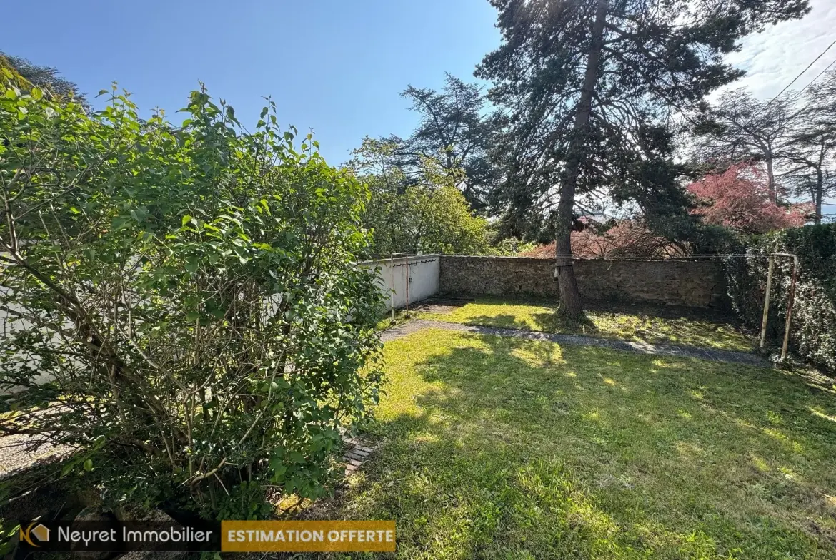 Maison ancienne de 125 m² avec jardin et garage à Saint-Étienne 