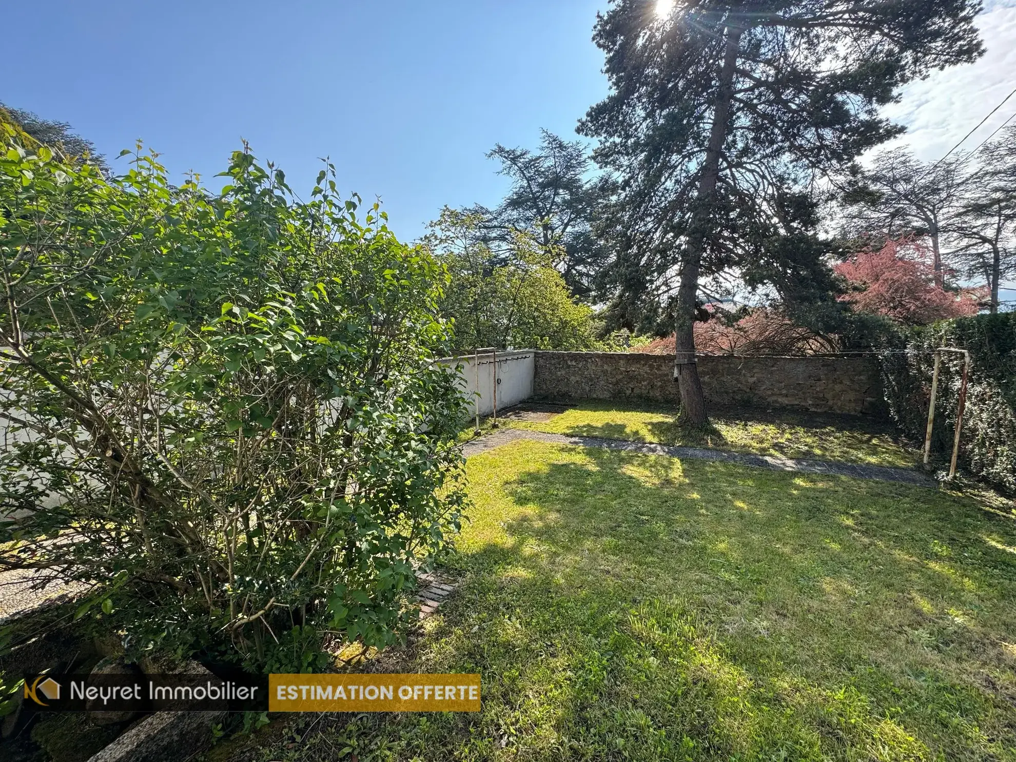 Maison ancienne de 125 m² avec jardin et garage à Saint-Étienne 