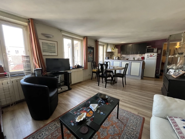 À vendre duplex T2 calme avec vue sur cour à Saint Germain