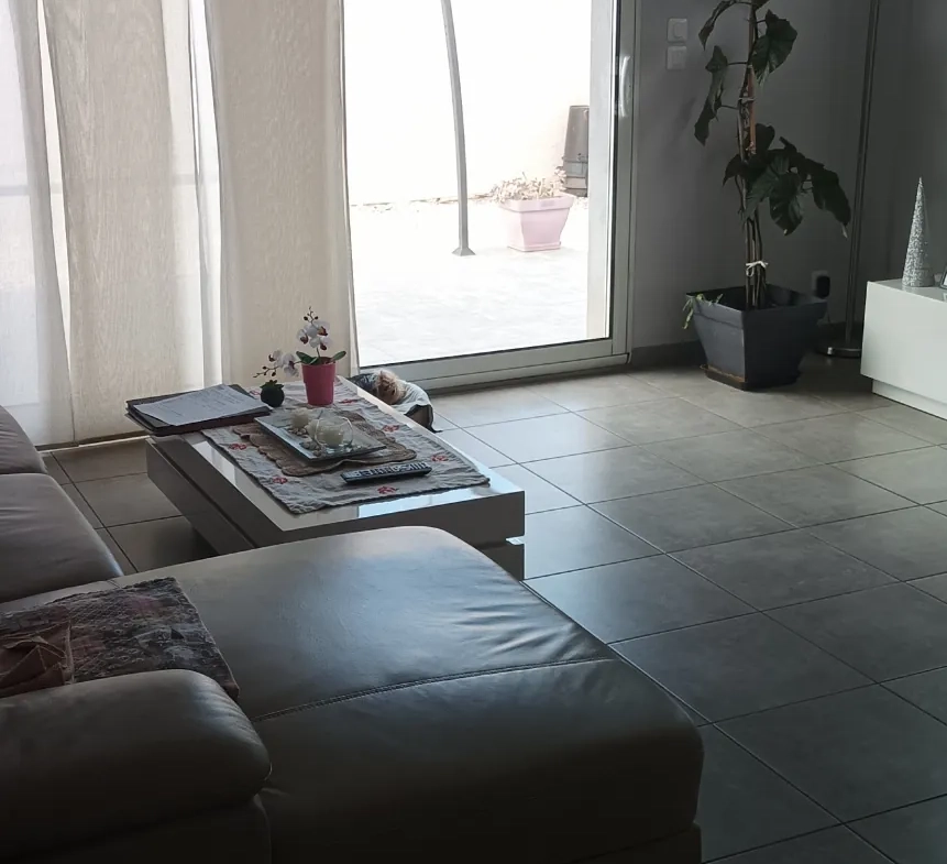 Maison récente de 66 m² avec 2 chambres, garage et terrain piscinable proche de Nîmes 