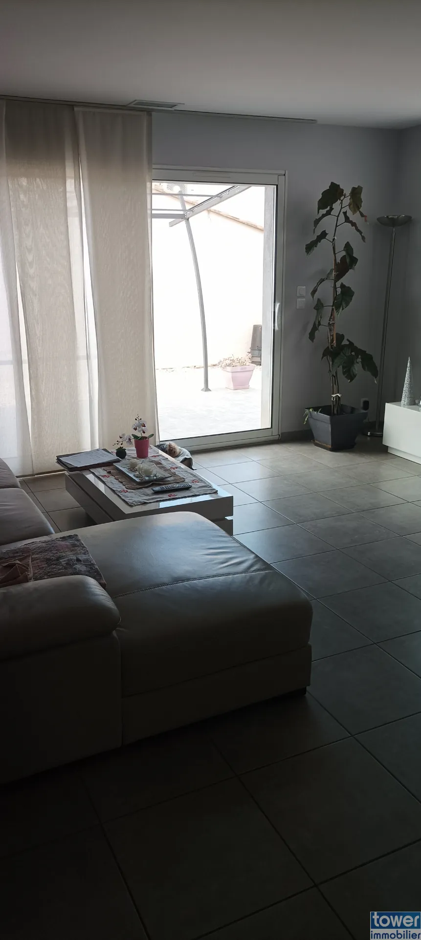 Maison récente de 66 m² avec 2 chambres, garage et terrain piscinable proche de Nîmes 