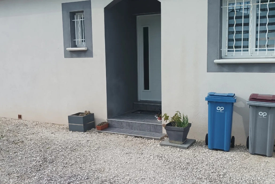 Maison récente de 66 m² avec 2 chambres, garage et terrain piscinable proche de Nîmes 