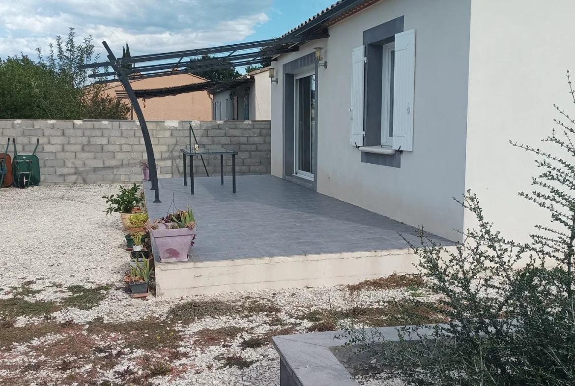 Maison récente de 66 m² avec 2 chambres, garage et terrain piscinable proche de Nîmes 