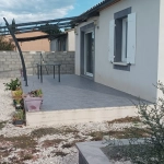 Maison récente de 66 m² avec 2 chambres, garage et terrain piscinable proche de Nîmes