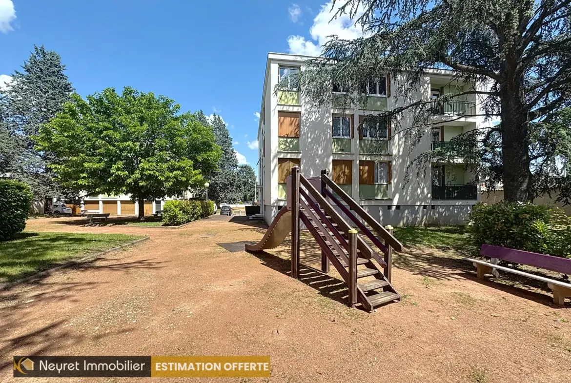 Vente appartement T3 rénové de 71 m² à Pierre-Bénite, secteur Combattants 