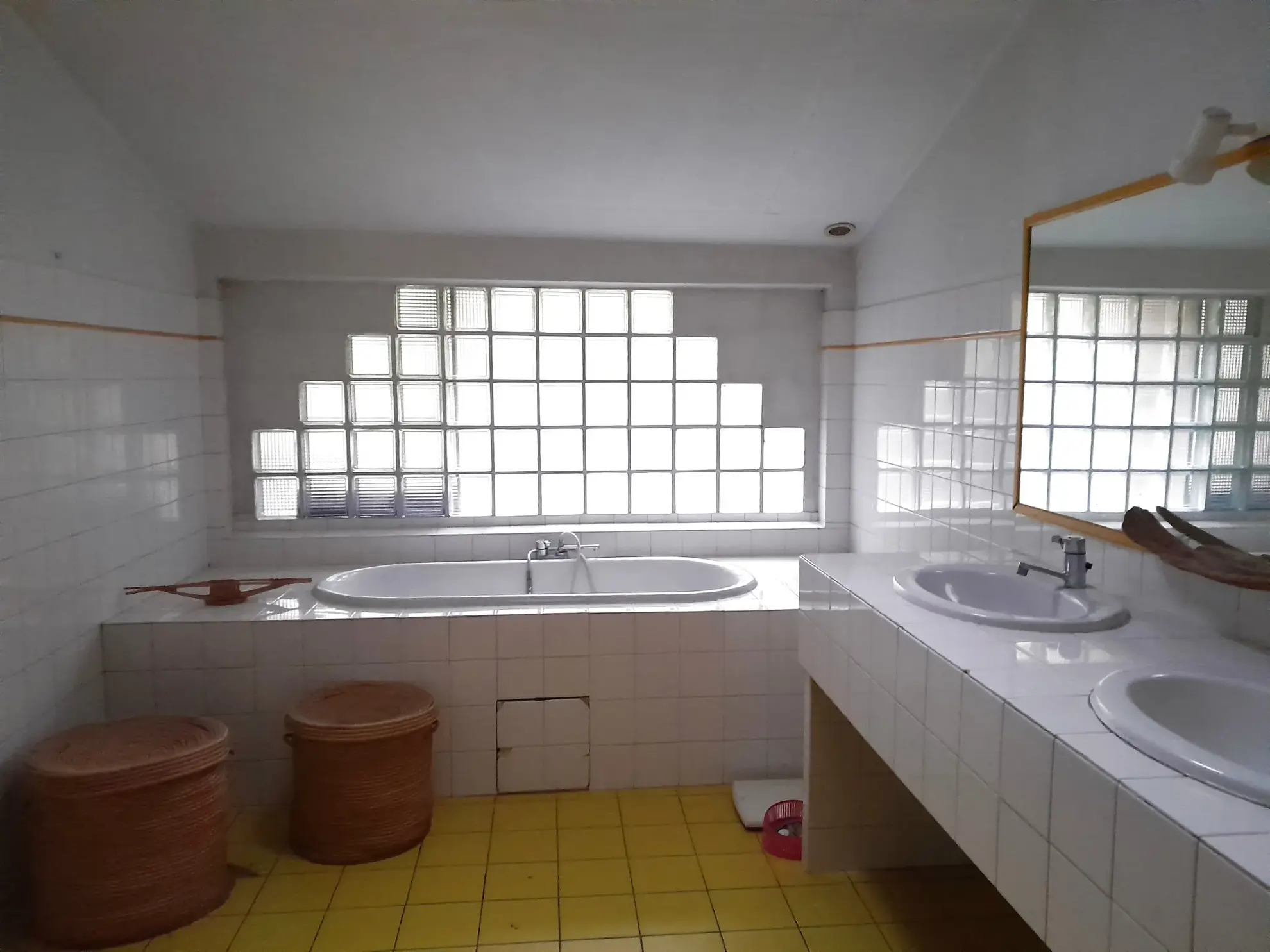 Maison de charme à Moissac avec grande surface et terrain arboré 