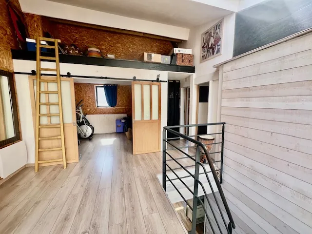 Maison atypique à Villeneuve d'Ascq, secteur recherché avec terrasse et garage 