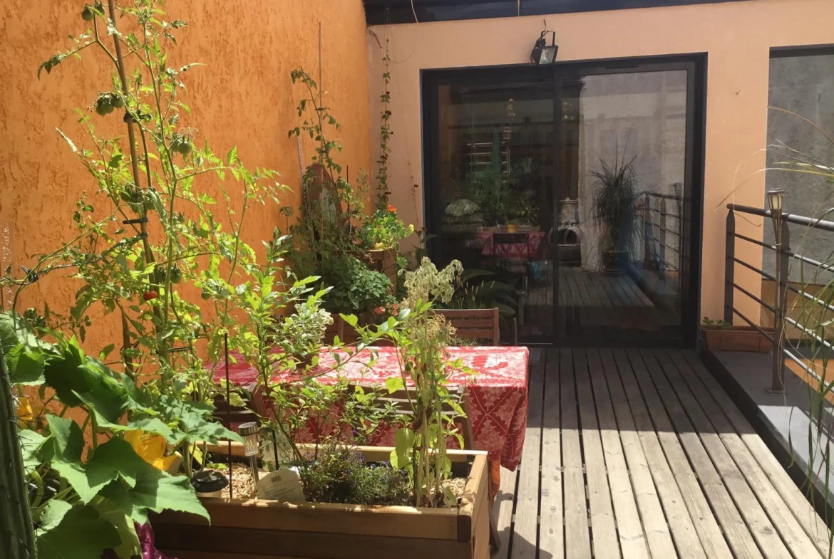 Maison atypique à Villeneuve d'Ascq, secteur recherché avec terrasse et garage 