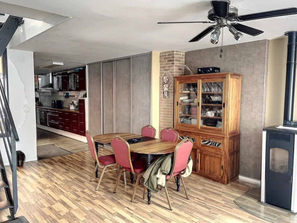 Maison atypique à Villeneuve d'Ascq, secteur recherché avec terrasse et garage 