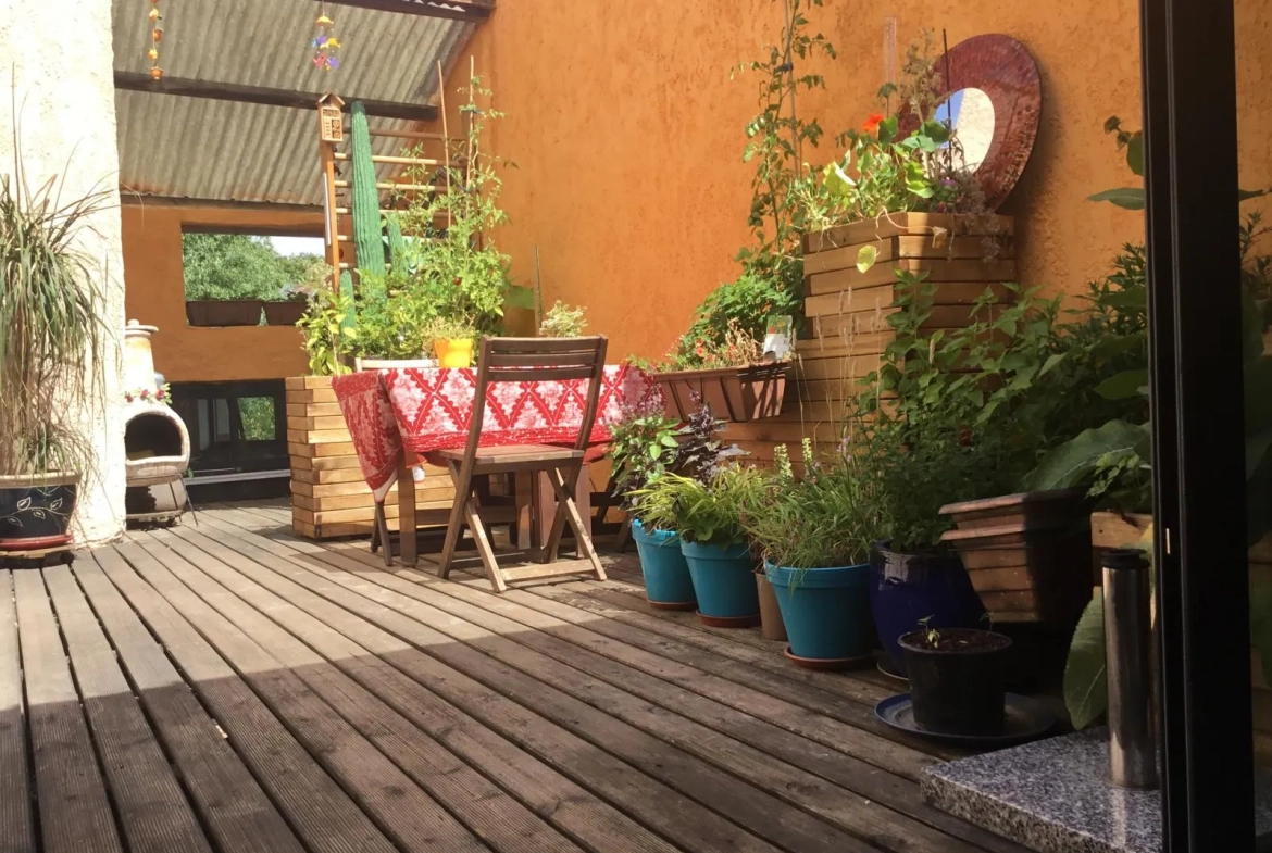 Maison atypique à Villeneuve d'Ascq, secteur recherché avec terrasse et garage 