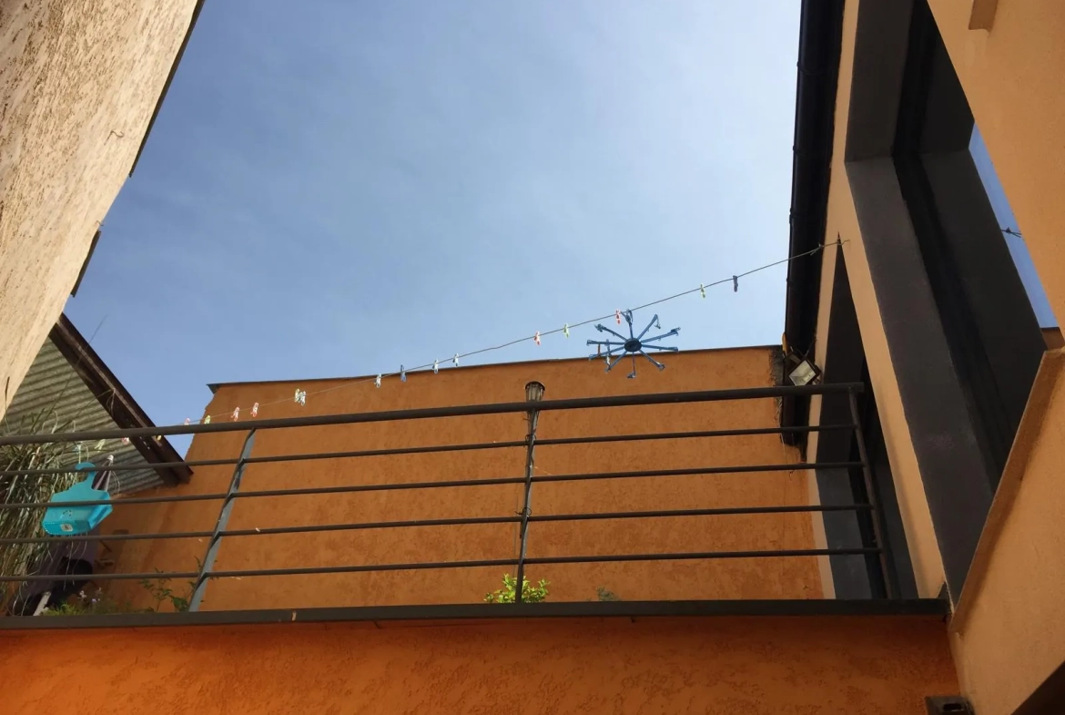 Maison atypique à Villeneuve d'Ascq, secteur recherché avec terrasse et garage 
