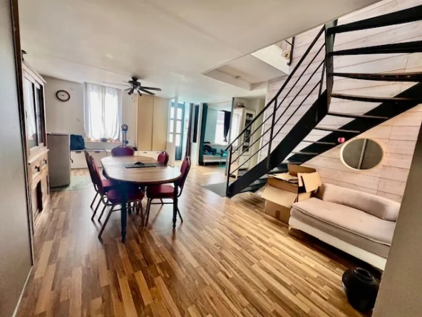 Maison atypique à Villeneuve d'Ascq, secteur recherché avec terrasse et garage