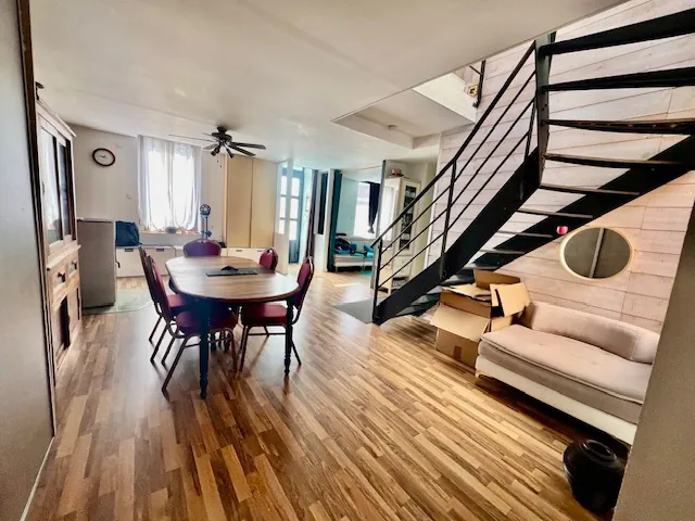 Maison atypique à Villeneuve d'Ascq, secteur recherché avec terrasse et garage 
